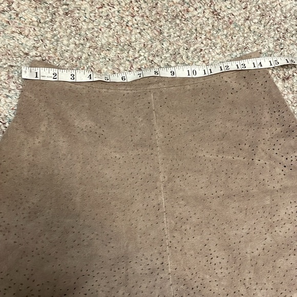 BCBGMaxAzria Tan Mini Skirt - Picture 5 of 9